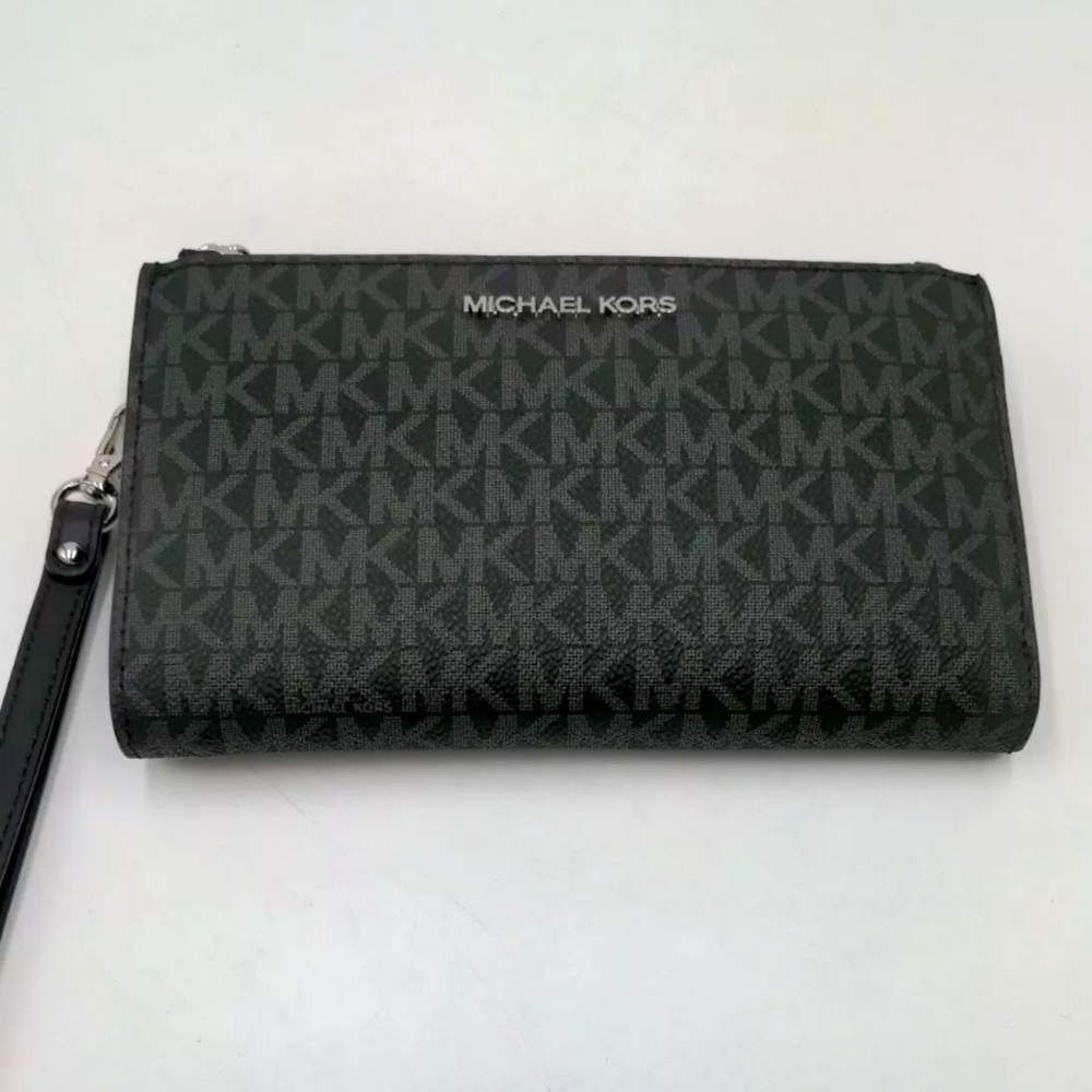 Michael Kors Jet Set Travel Double Zip
PVC Leather Wristlet Signature Black